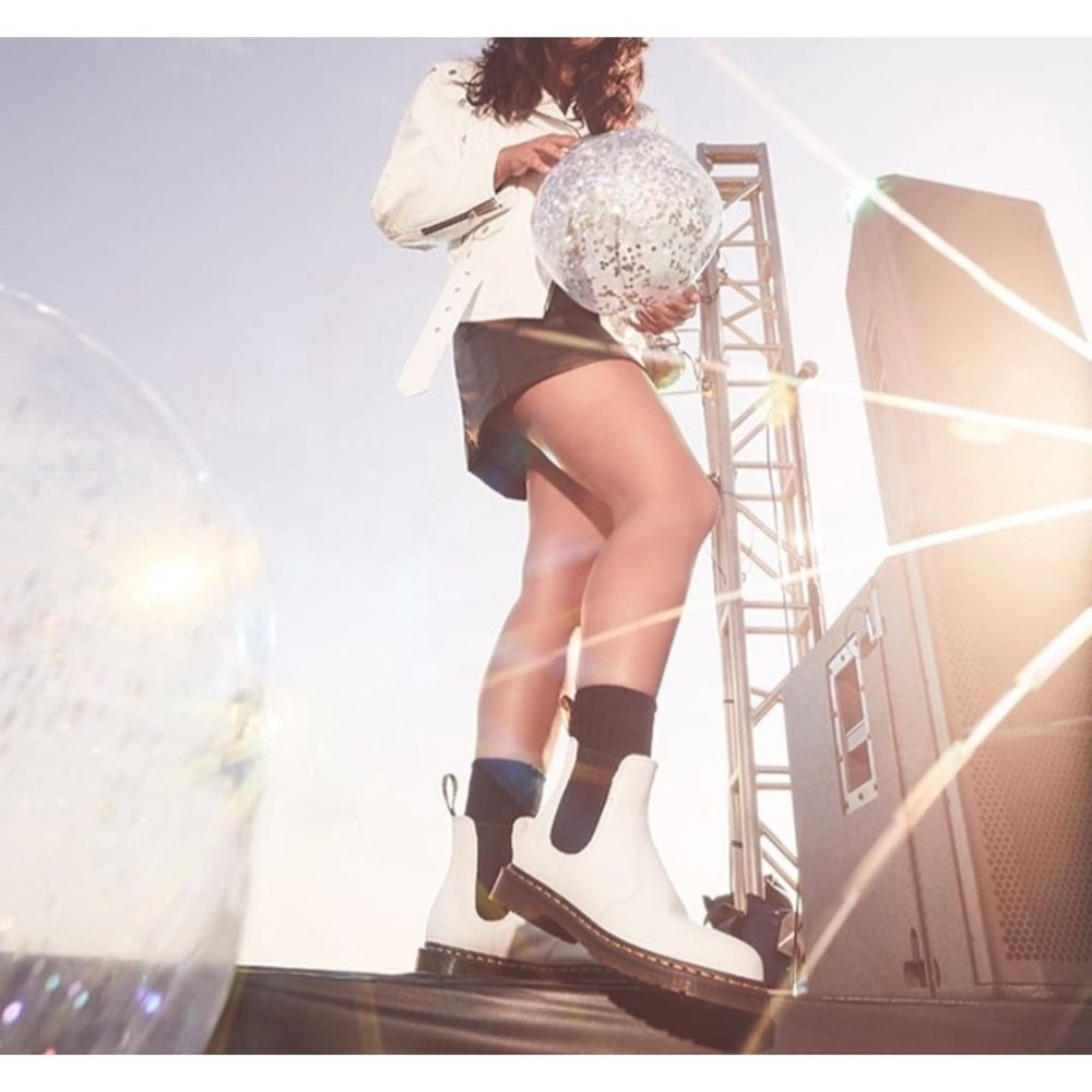 Dr. Martens 2976 Chelsea Boots in White